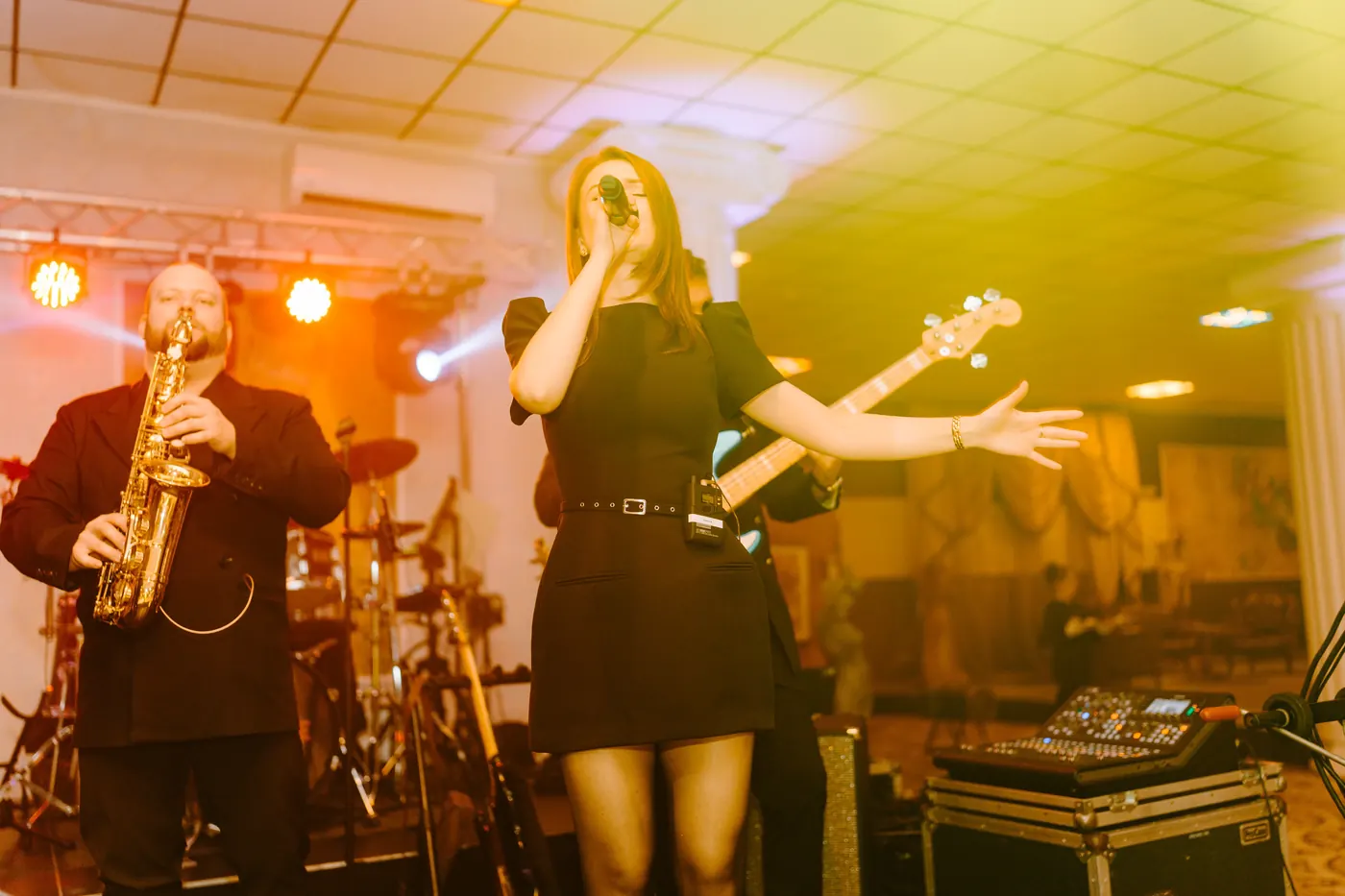 Take Five — trupă live pe scenă